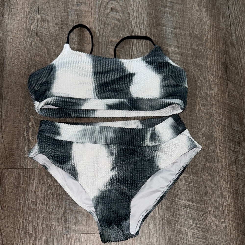 Cupshe Textured Ombre Wash Bikini Set - Black and White - Picture 2 of 2